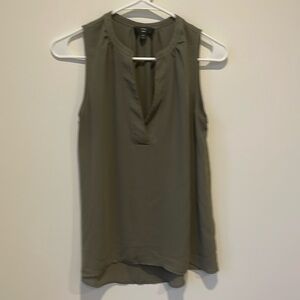 J.Crew 365 sleeveless pullover dress shirt. Size small petite. Forest green.